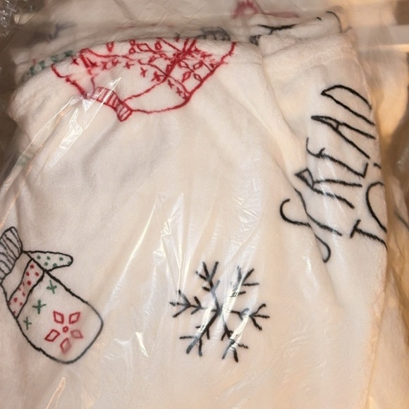 NWT Rae Dunn Christmas/Holiday/Snowman  “Spread Joy” Plush Blanket/Throw 50x70 - Picture 2 of 3
